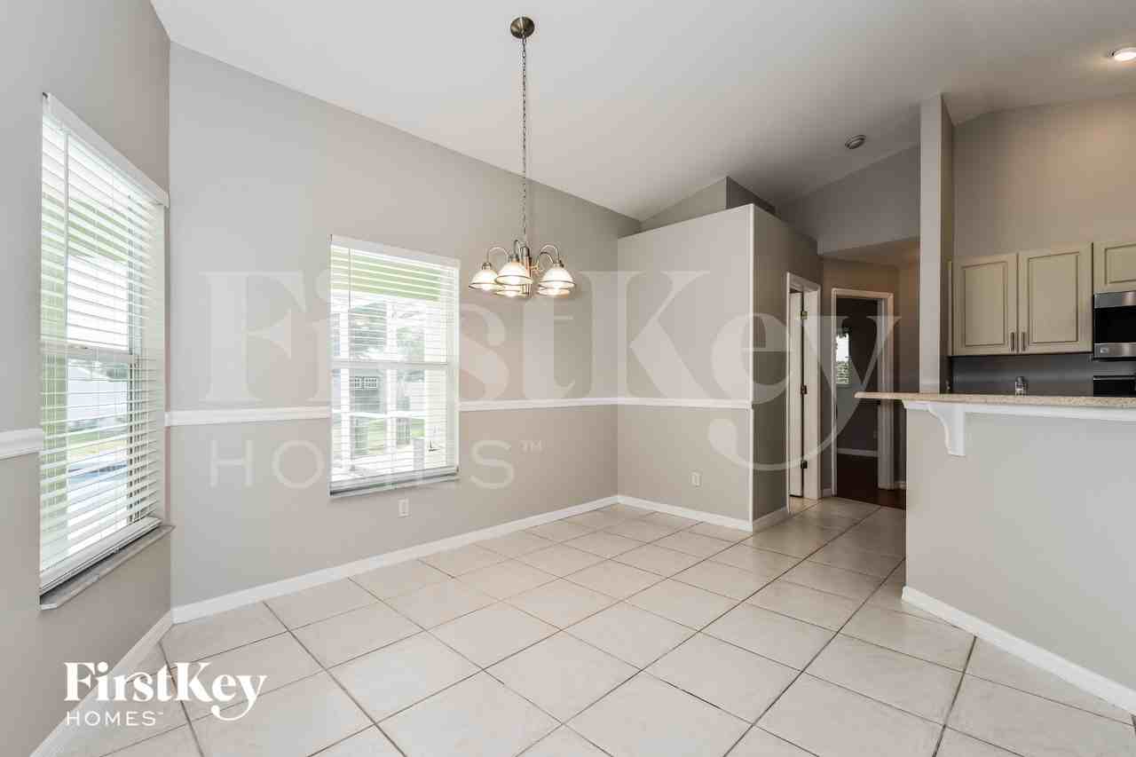 1017 Se 5th Ave - Photo 4 of 16