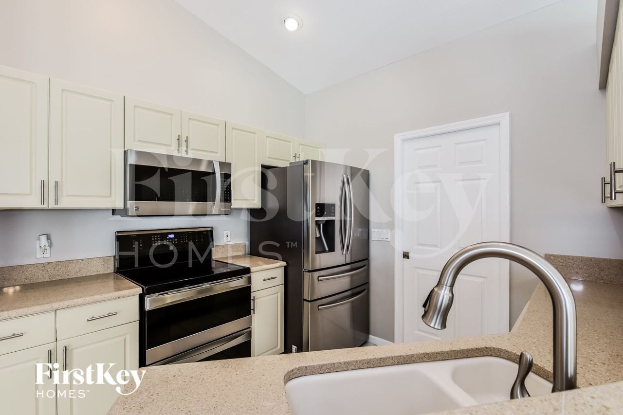 1017 Se 5th Ave - Photo 5 of 16