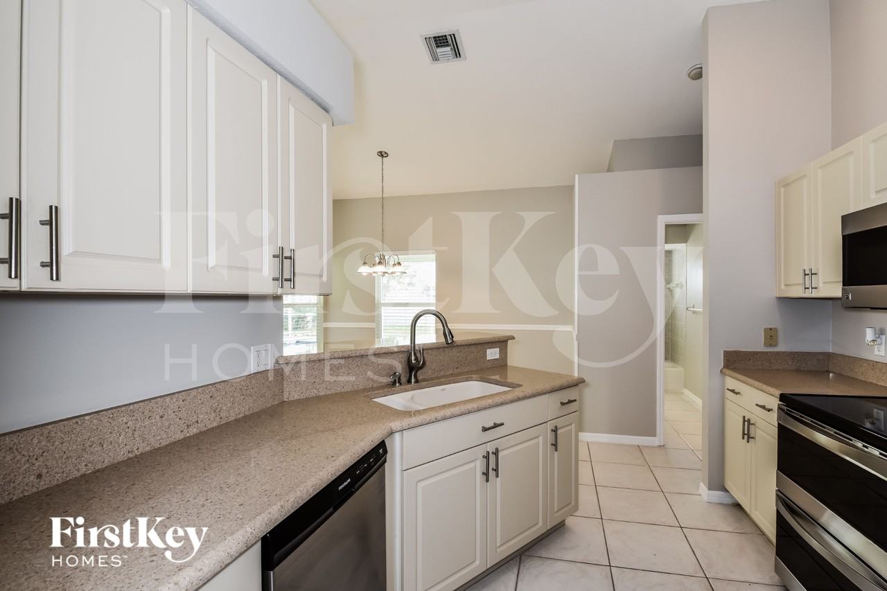 1017 Se 5th Ave - Photo 7 of 16