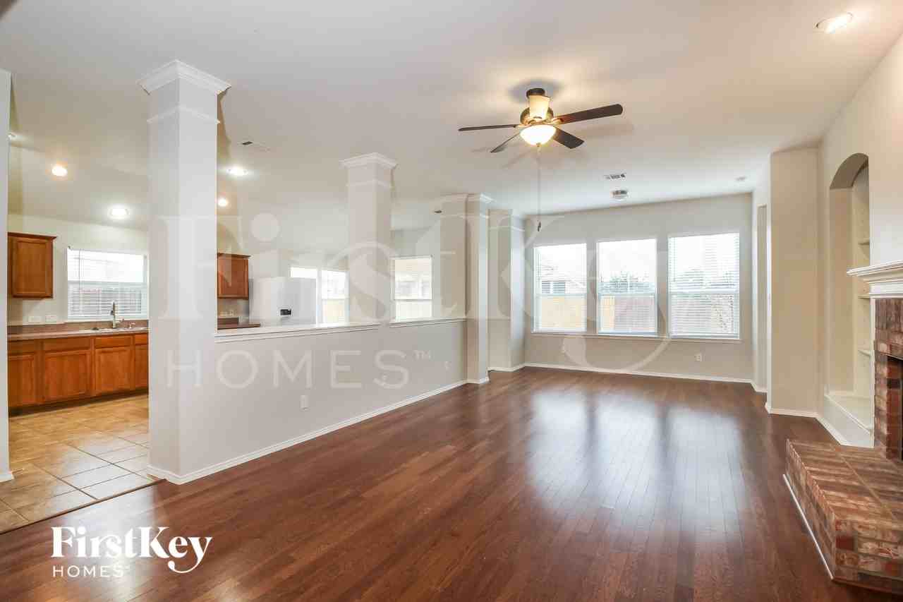 424 Stampede Ct - Photo 3 of 16