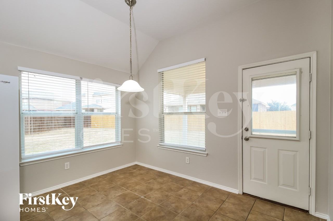 424 Stampede Ct - Photo 7 of 16