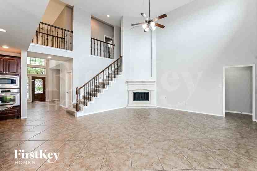 10402 Golden Hearth Ln - Photo 4 of 16