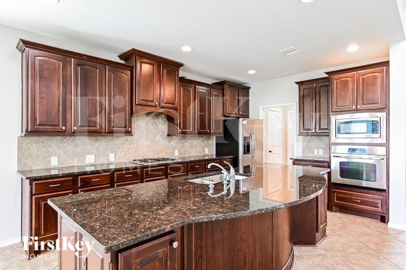 10402 Golden Hearth Ln - Photo 5 of 16