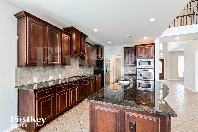 10402 Golden Hearth Ln - Photo 6 of 16