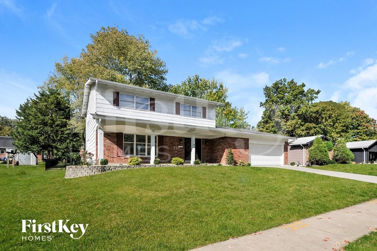 1005 Lancaster Dr - Photo 2 of 15