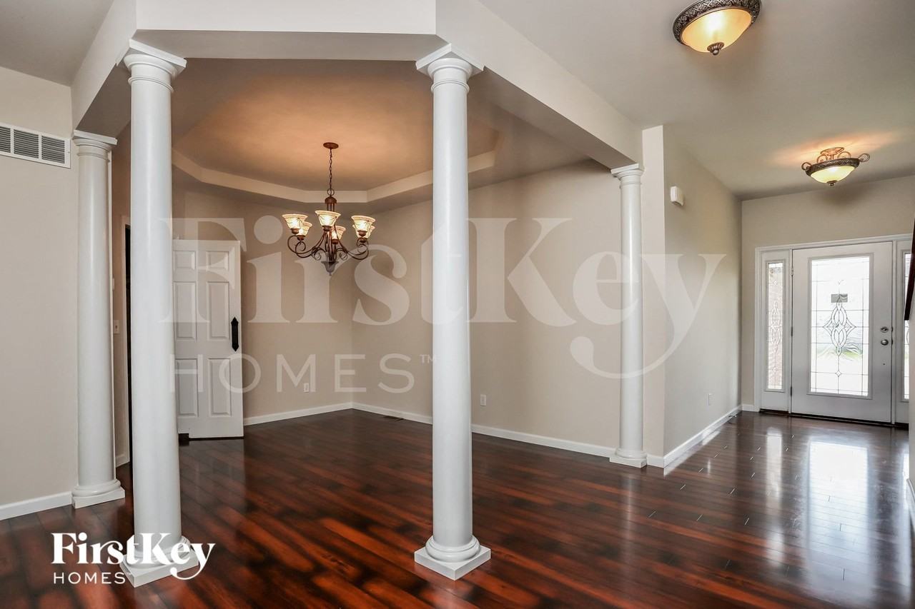 324 Calvert Pl - Photo 5 of 15