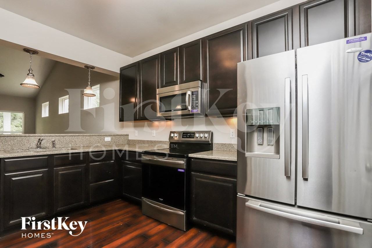 324 Calvert Pl - Photo 6 of 15