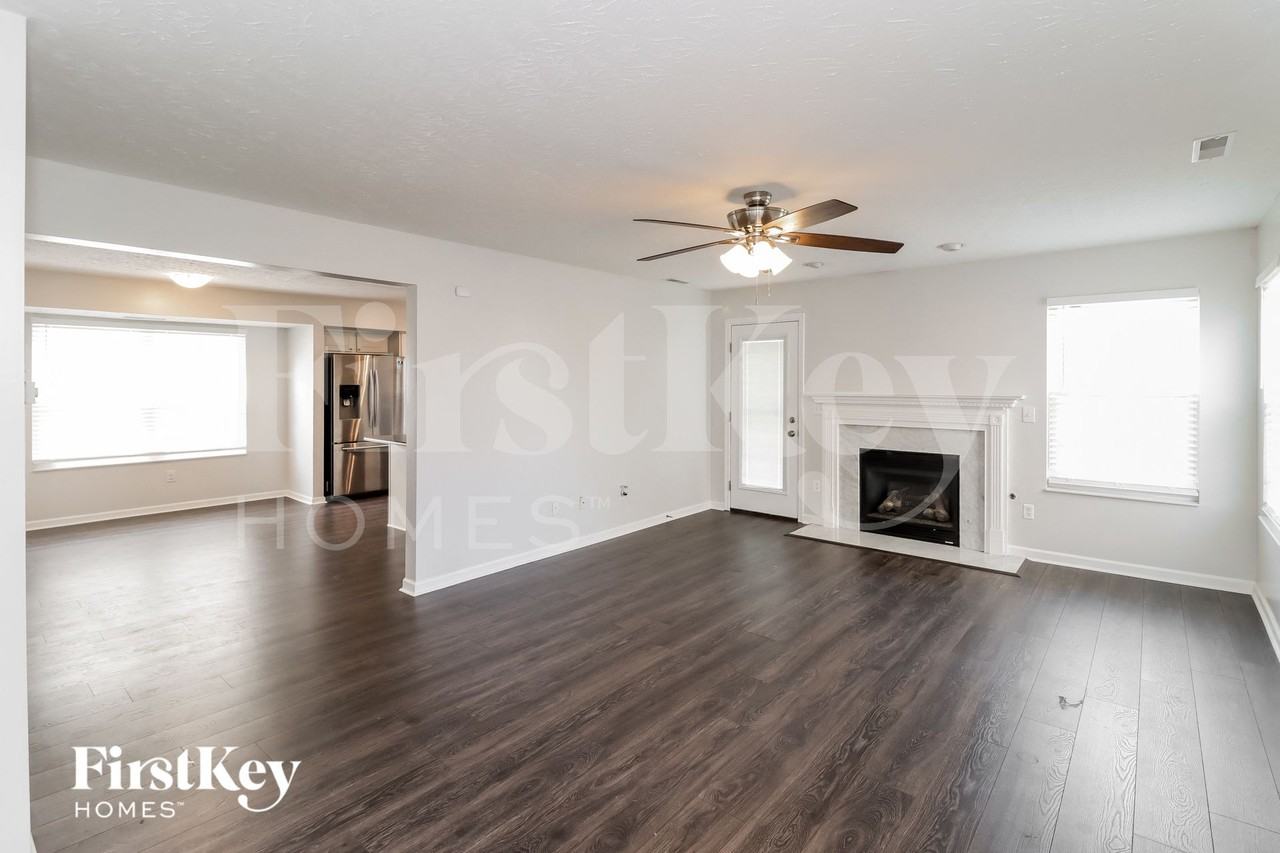 5973 Marsh Cir - Photo 3 of 15