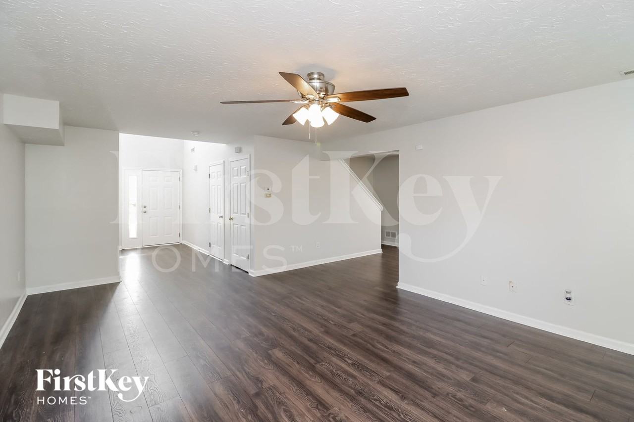 5973 Marsh Cir - Photo 4 of 15