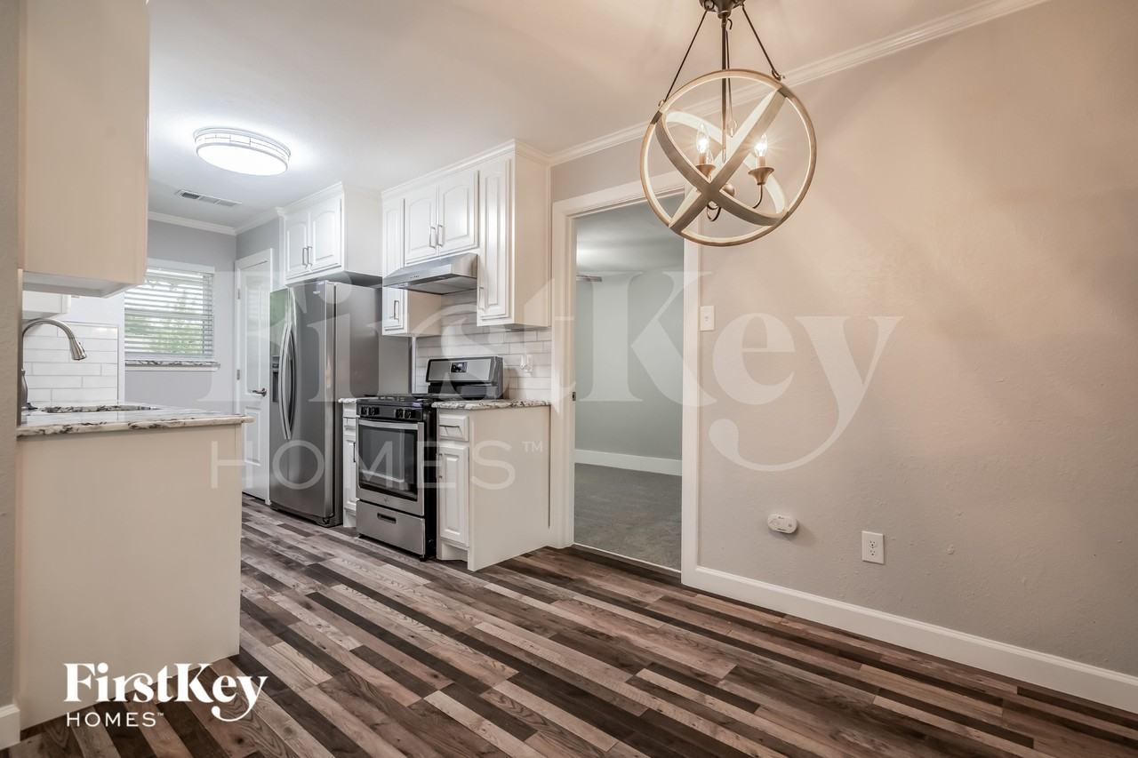 1105 Quebec Dr - Photo 6 of 16