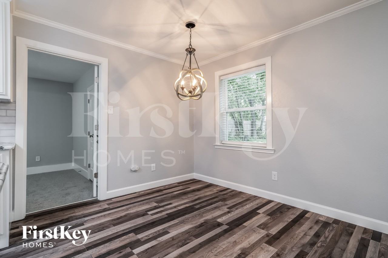 1105 Quebec Dr - Photo 7 of 16