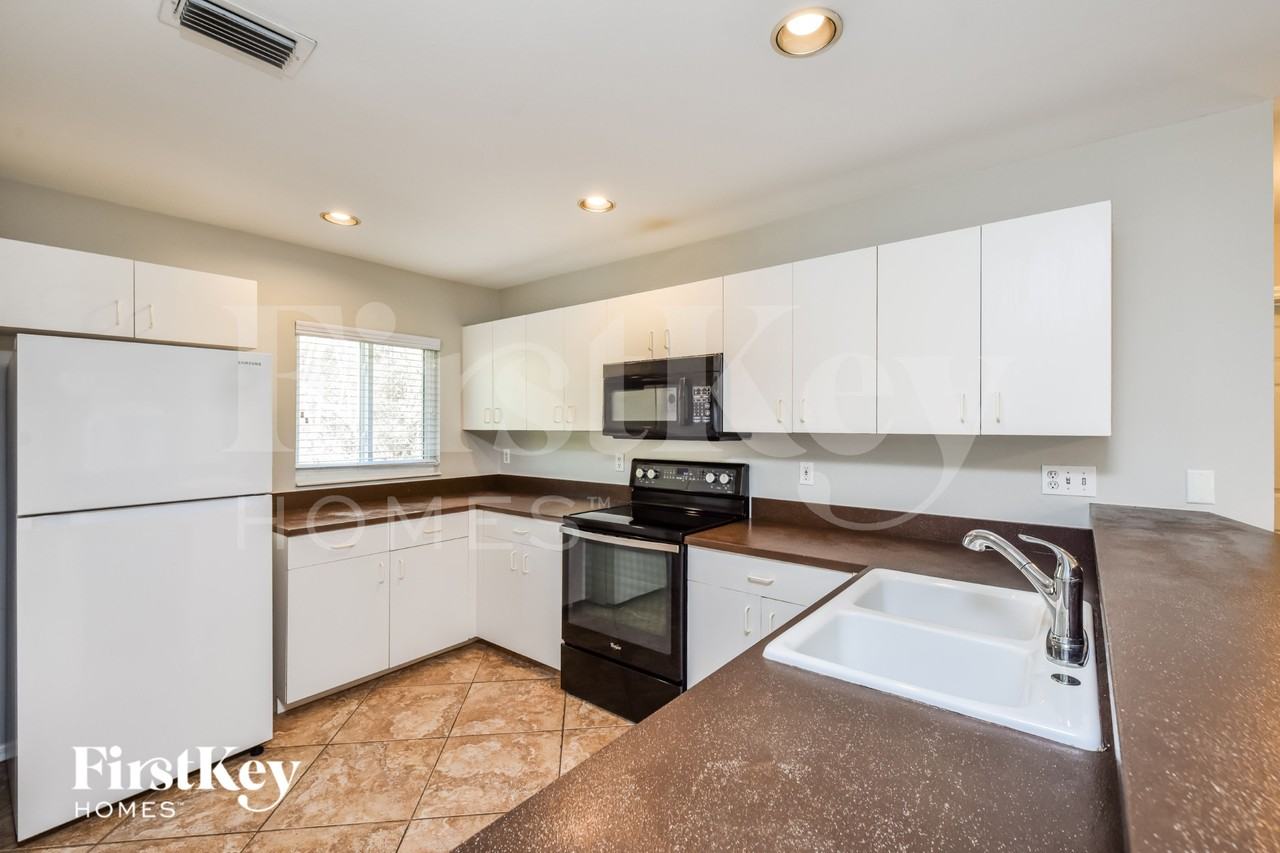 9033 Frank Rd - Photo 6 of 16