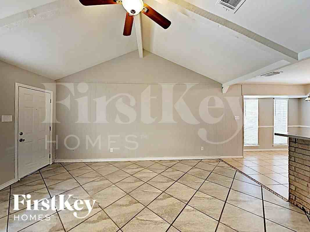 6610 Rowell Ct - Photo 3 of 16