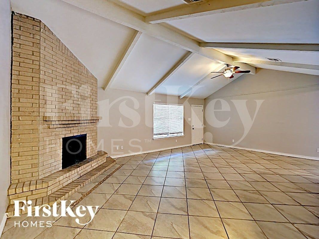 6610 Rowell Ct - Photo 4 of 16