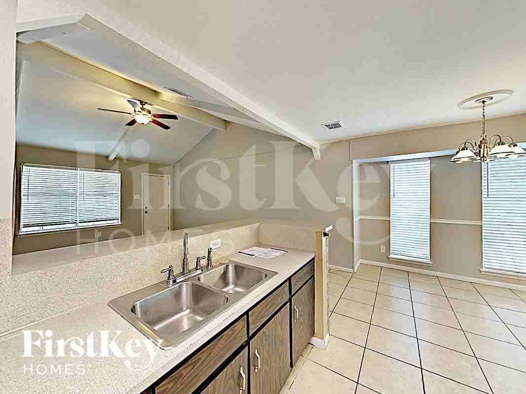 6610 Rowell Ct - Photo 6 of 16