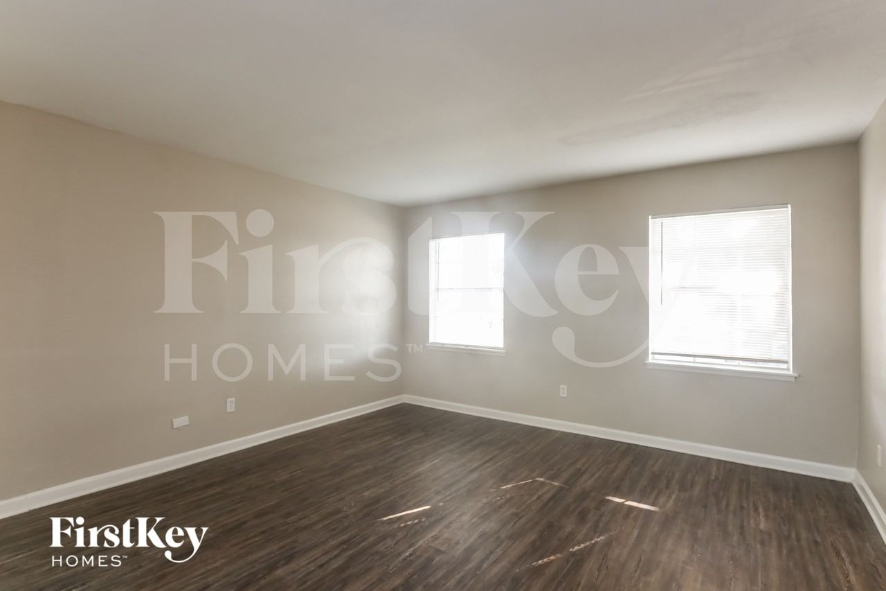6217 Pine St - Photo 4 of 16