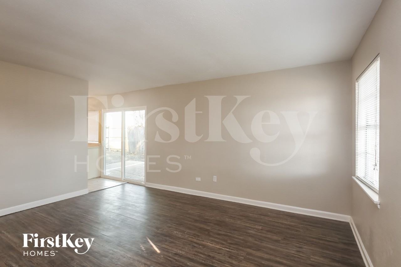 6217 Pine St - Photo 5 of 16