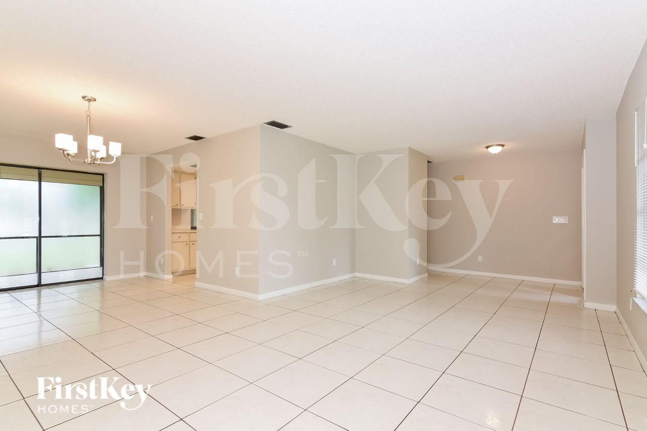 620 Se 29th St - Photo 4 of 16