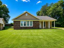 featured image of 830 Englewood Cv