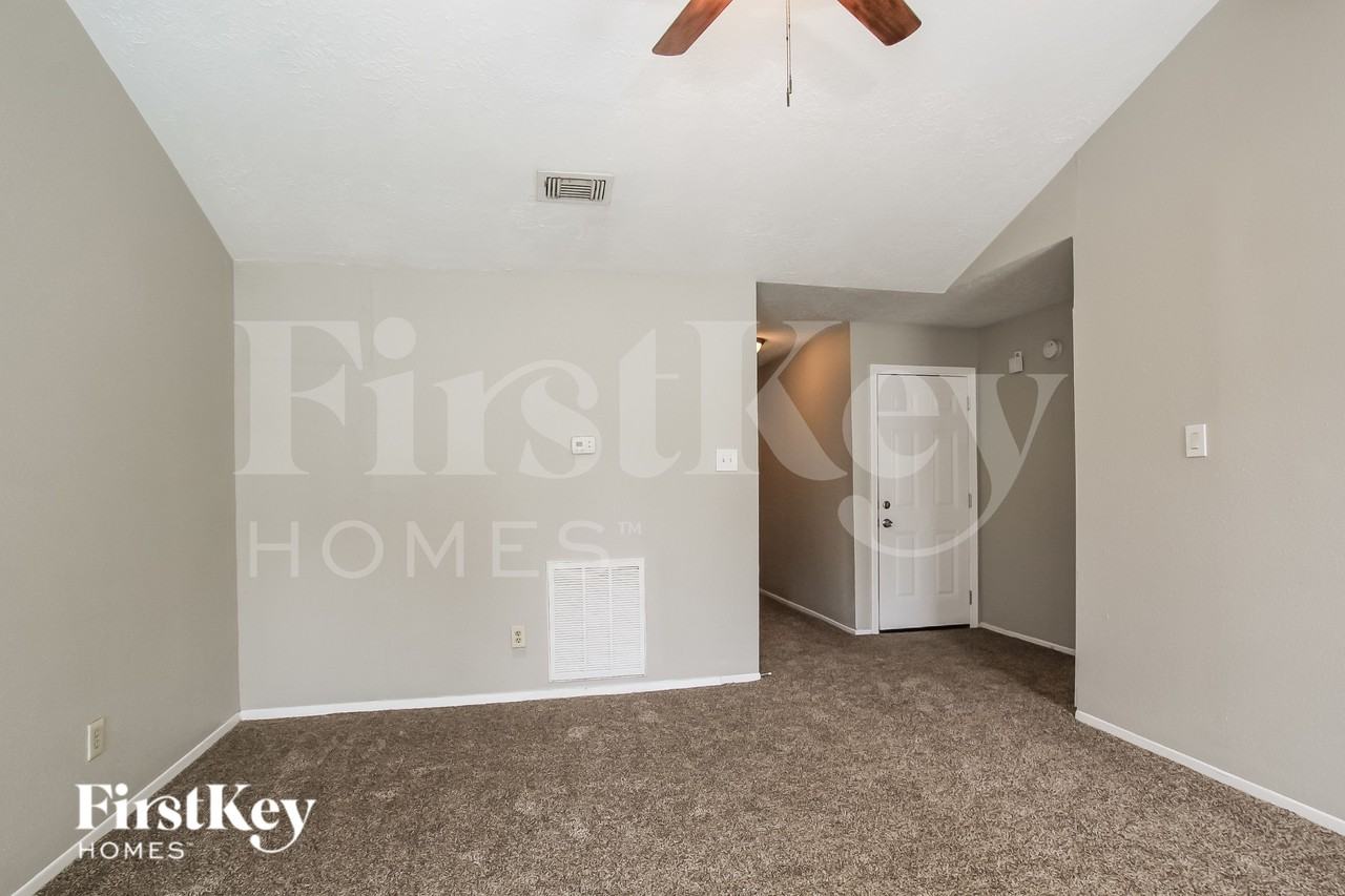 4406 Tealgate Dr - Photo 4 of 16
