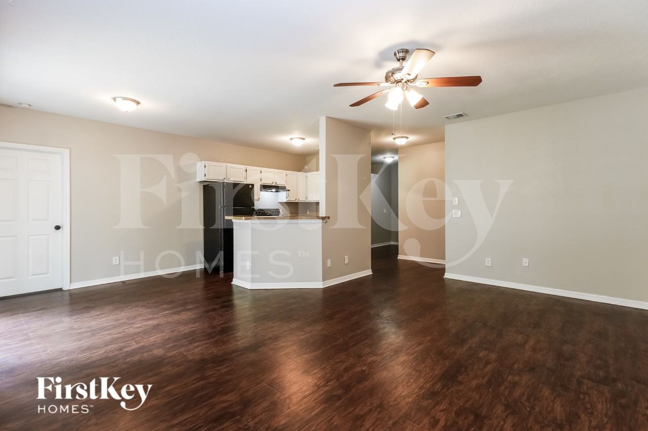 2849 Peake St - Photo 4 of 16