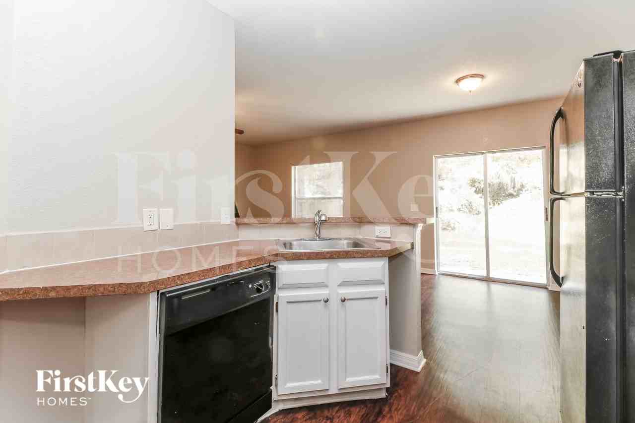 2849 Peake St - Photo 7 of 16