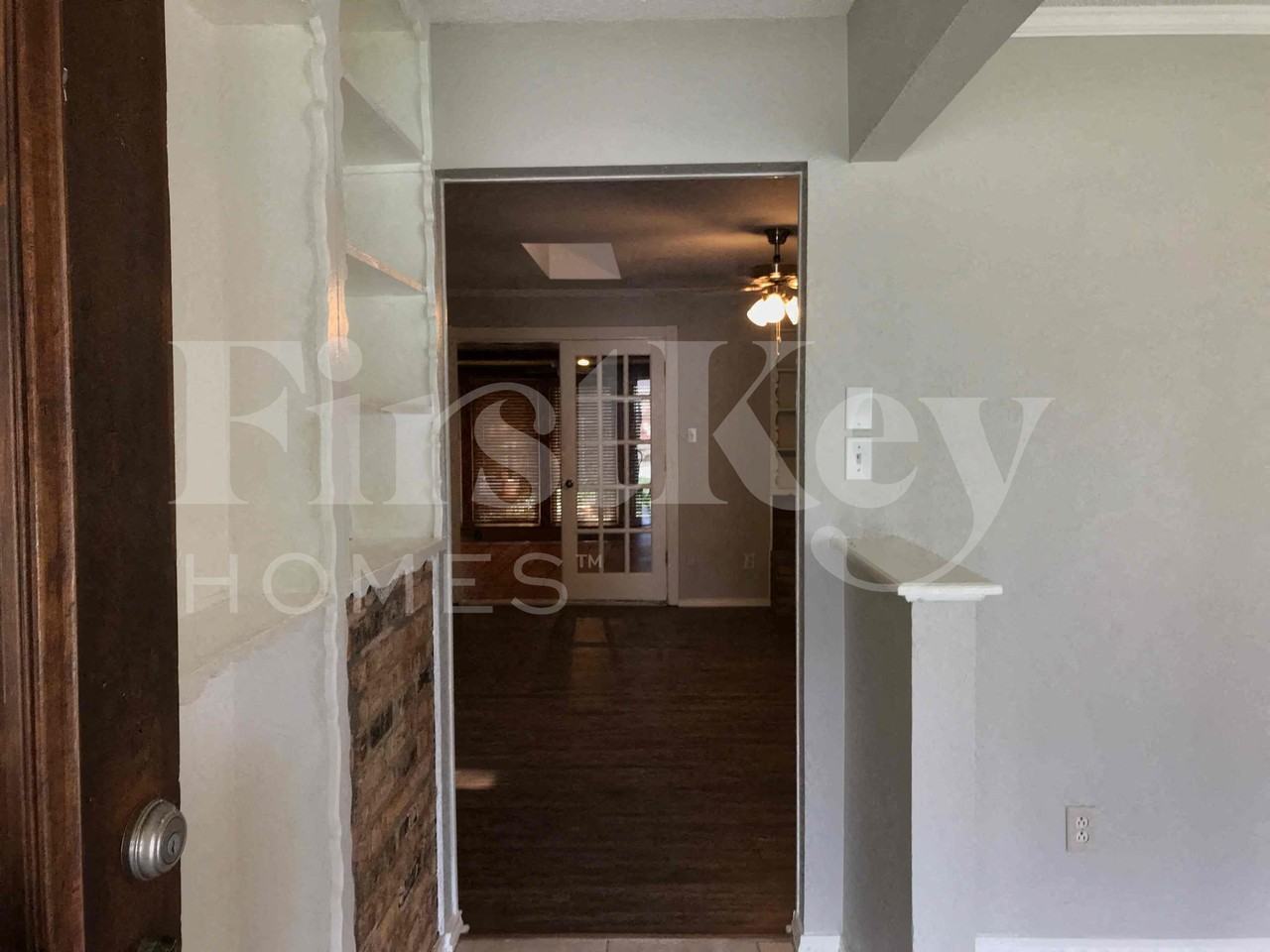 2710 Peachtree Ln - Photo 2 of 50
