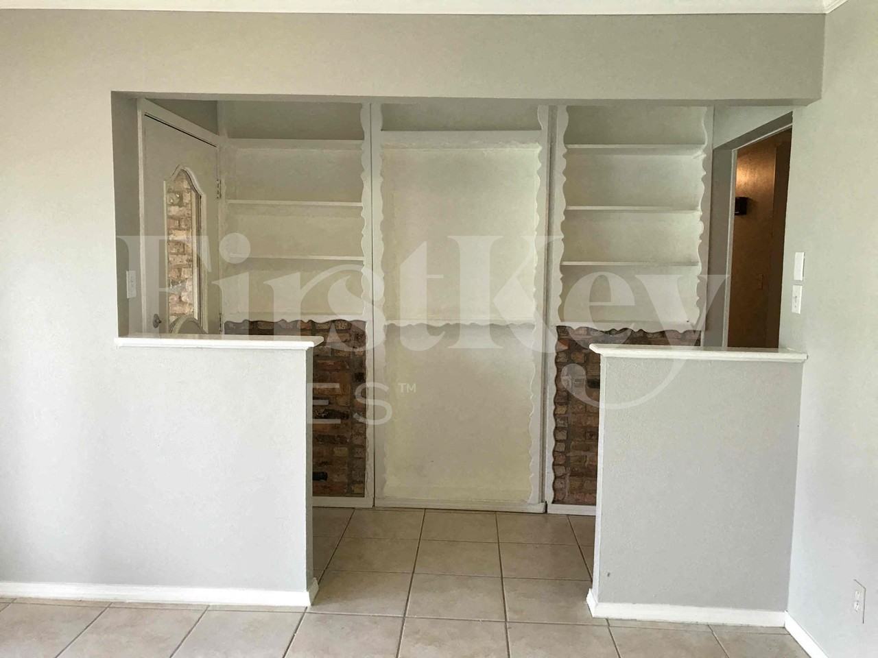 2710 Peachtree Ln - Photo 4 of 50