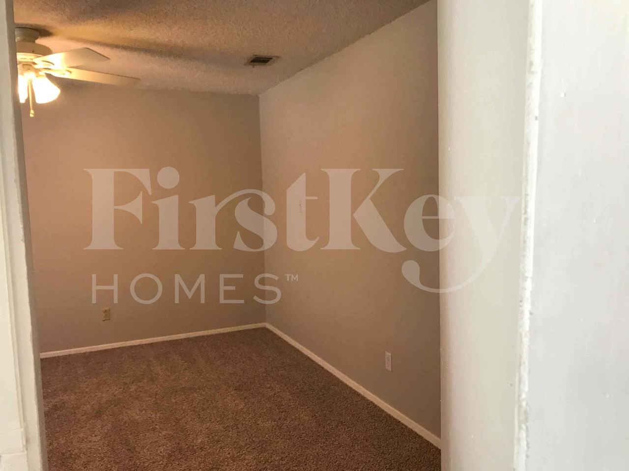2710 Peachtree Ln - Photo 6 of 50