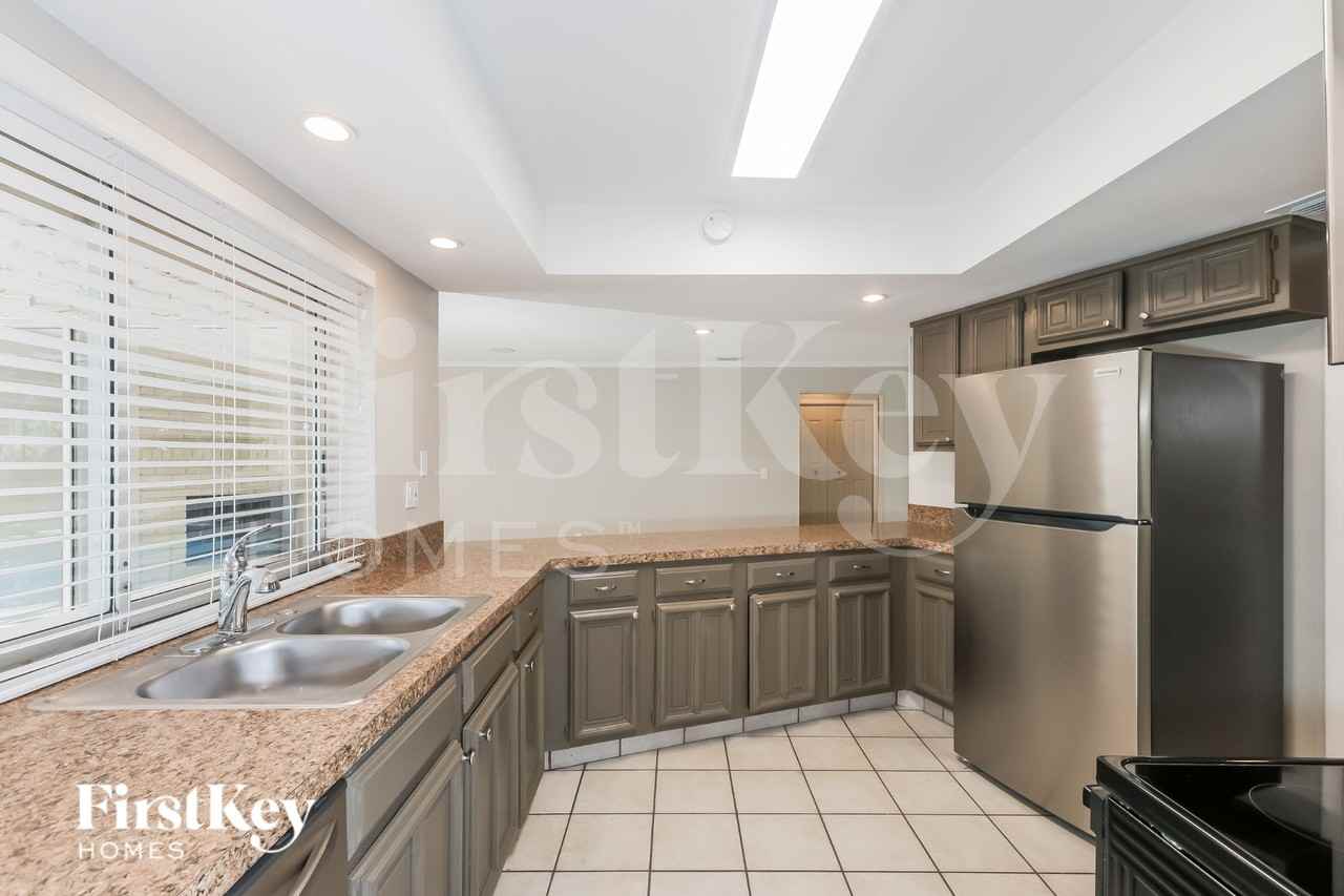 244 Birch Ln - Photo 7 of 20