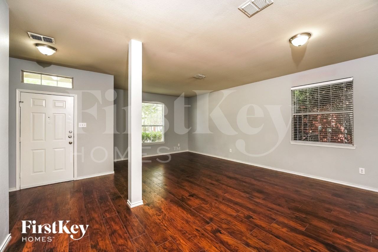2325 Sumac Ct - Photo 4 of 16