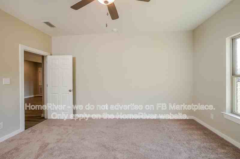 819 Temple St - Photo 5 of 15