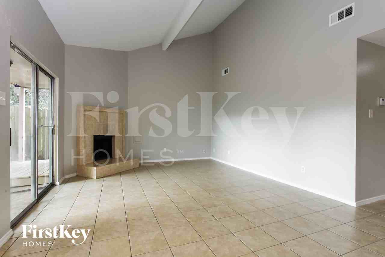 19446 Cypress Cliff Dr - Photo 3 of 16