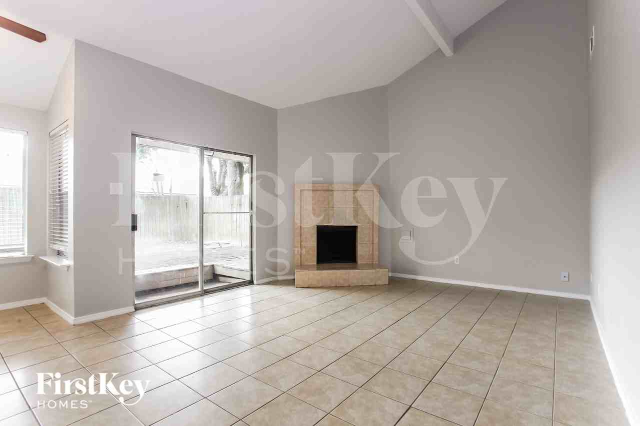 19446 Cypress Cliff Dr - Photo 4 of 16
