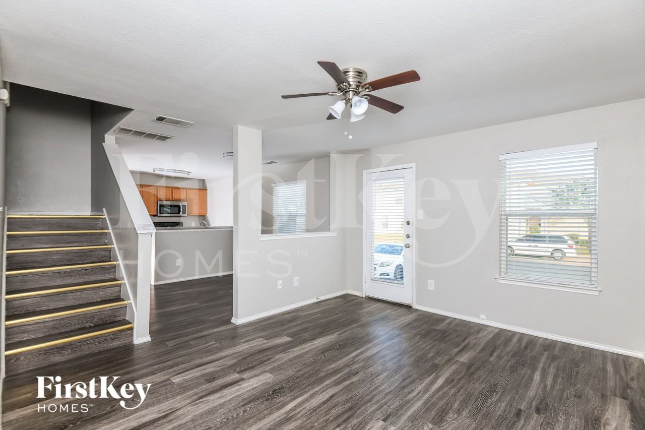 1604 Alcazar Plz - Photo 2 of 16