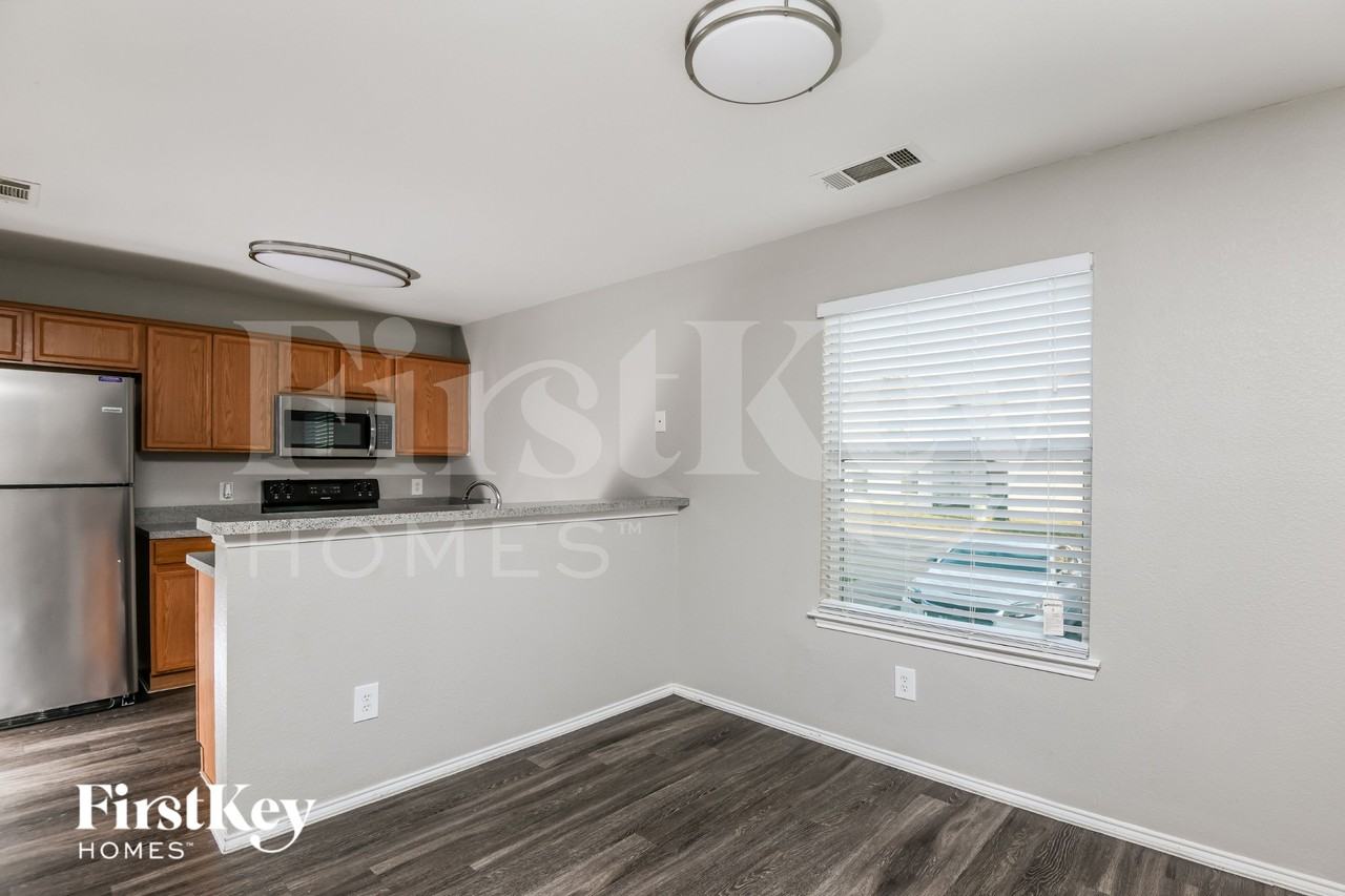 1604 Alcazar Plz - Photo 3 of 16