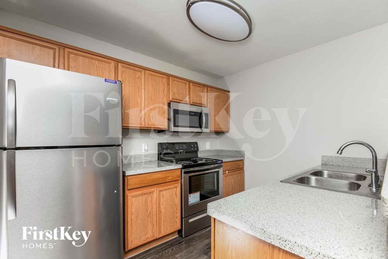 1604 Alcazar Plz - Photo 5 of 16