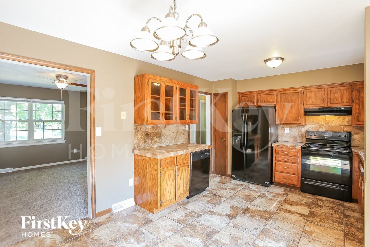 16005 E Cogan Ln - Photo 6 of 15