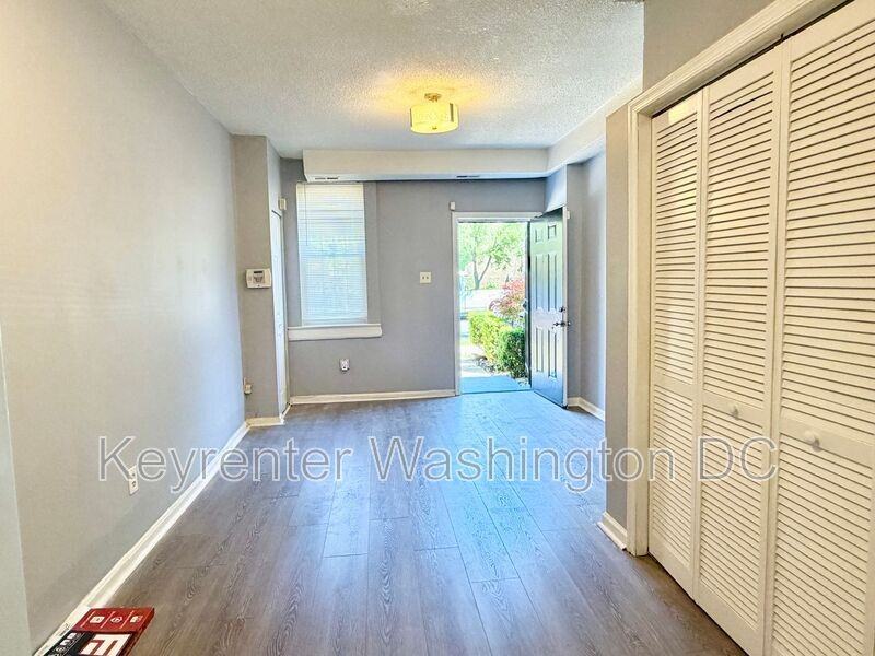 1537 A St Se #SE - Photo 4 of 28