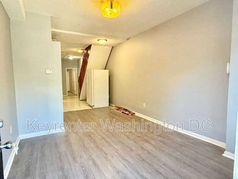 1537 A St Se #SE - Photo 5 of 28