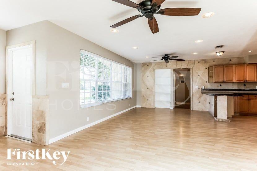 151 Sest - Photo 3 of 15