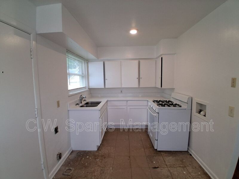 3021 Avon St - Photo 4 of 26