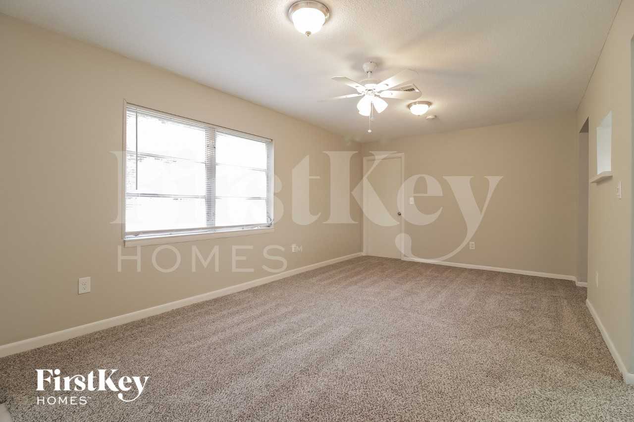 1340 Sharon Dr - Photo 3 of 16