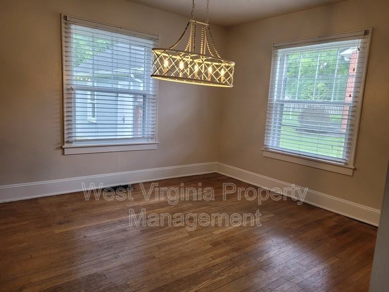 265 Court St S - Photo 3 of 13