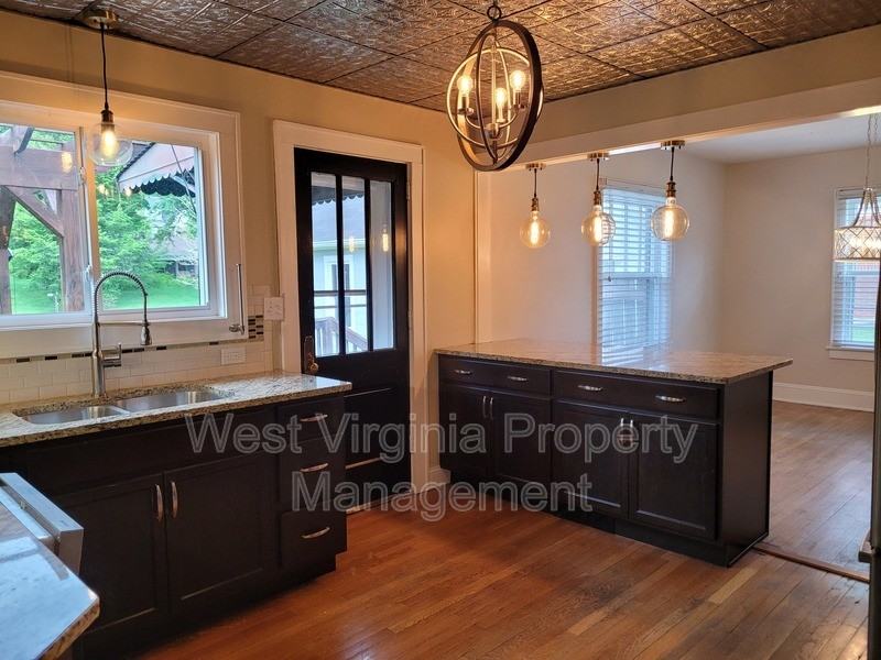 265 Court St S - Photo 5 of 13