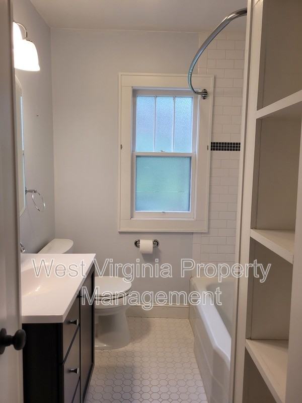 265 Court St S - Photo 6 of 13