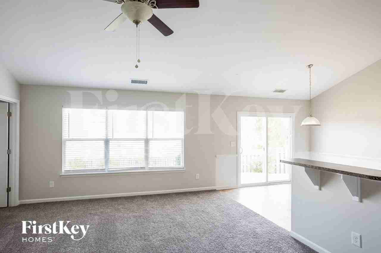 104 Tasman Dr - Photo 4 of 15