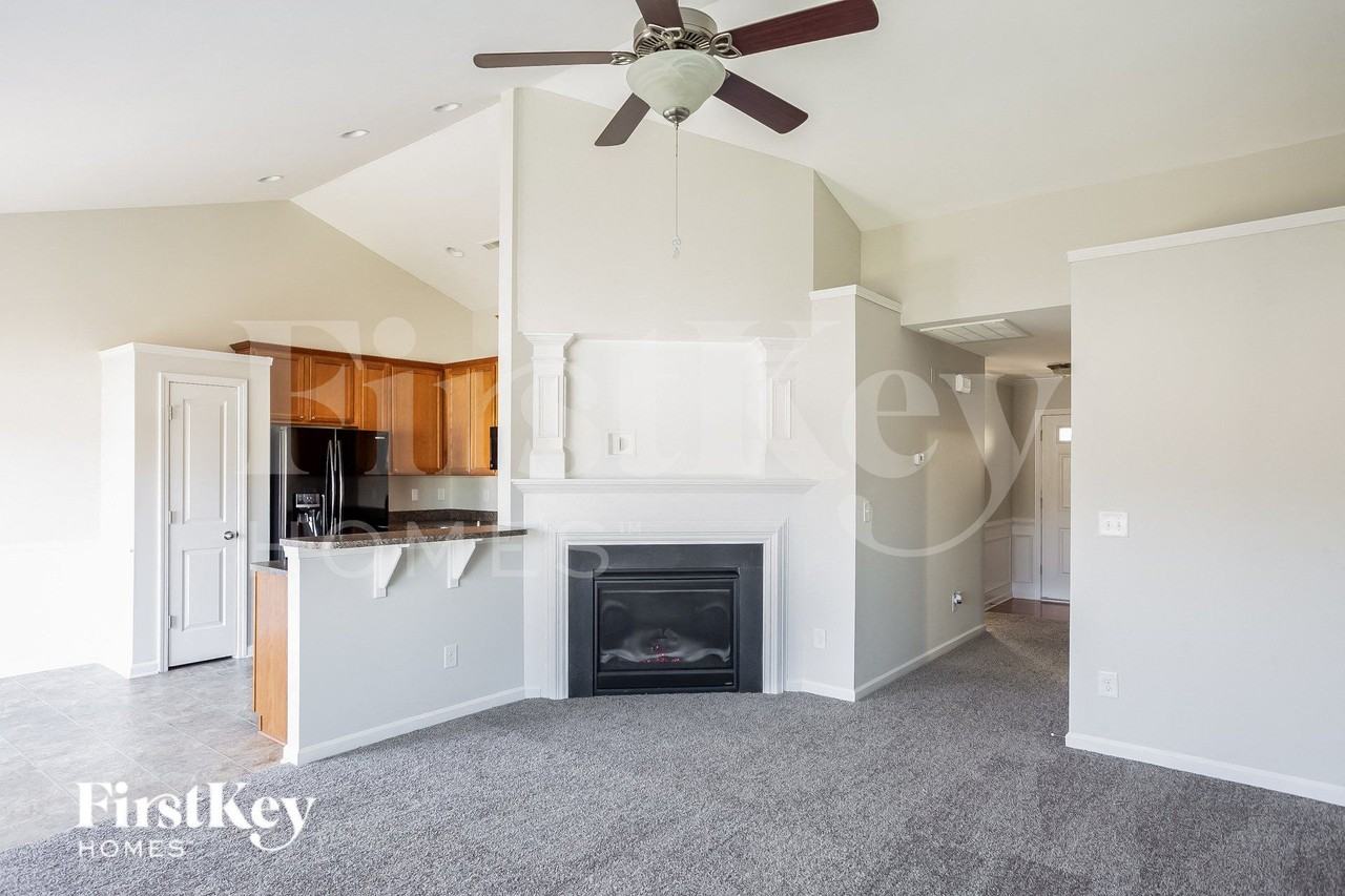 104 Tasman Dr - Photo 5 of 15