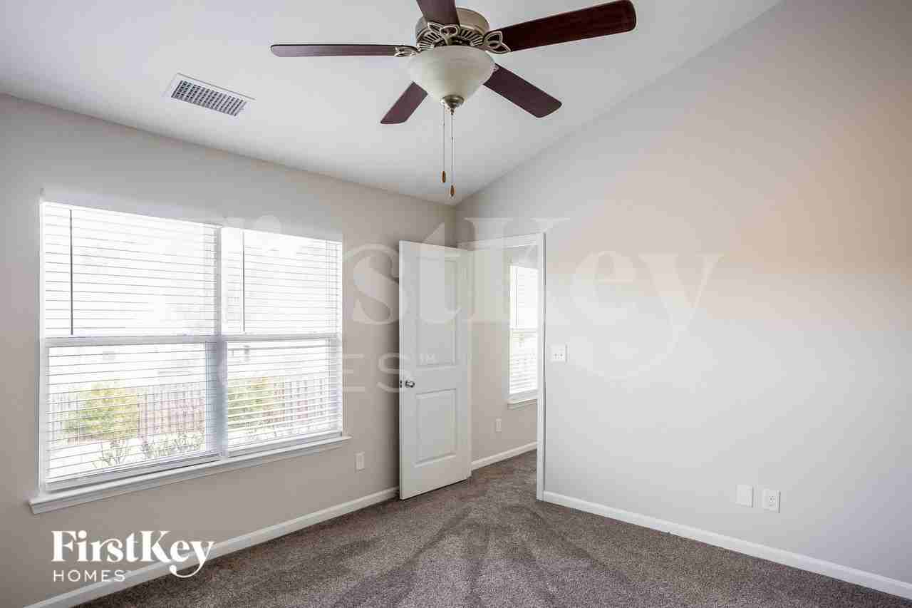 104 Tasman Dr - Photo 7 of 15