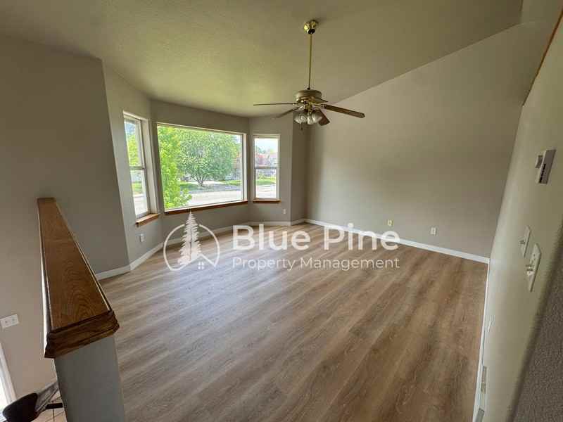 3535 Spring Creek Dr - Photo 3 of 32